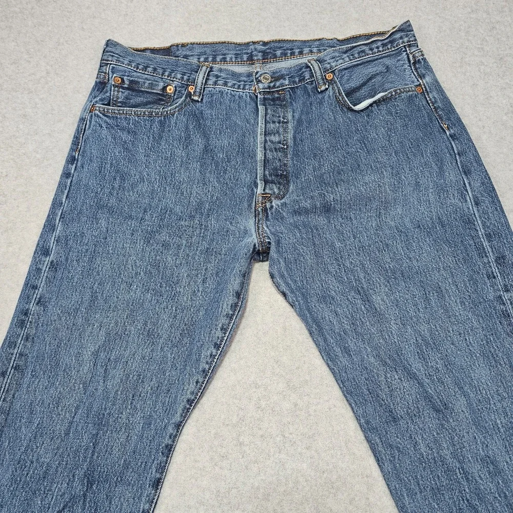 Levi's 501 Jeans Men's 38x34 *32 Button Fly Denim Blue Medium Wash Cotton Cowboy
